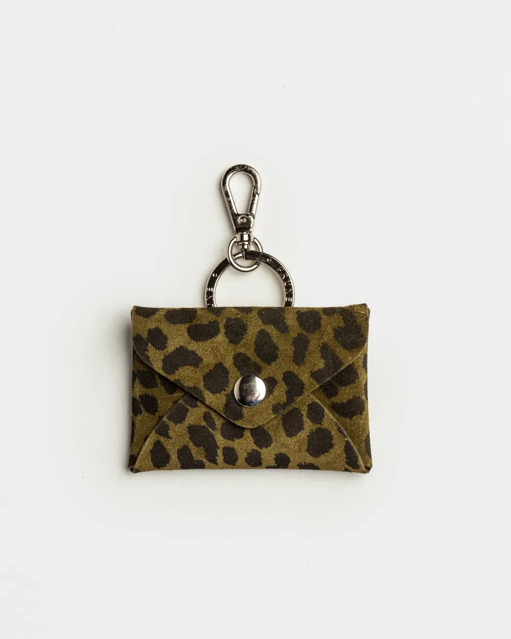 Llavero Charm Mila en cuero leopardo