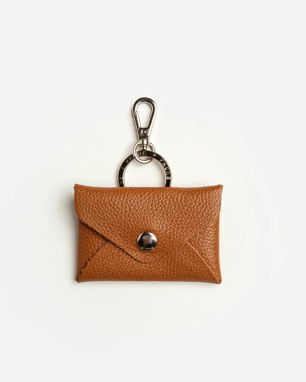 Llavero Charm Mila en cuero graneado