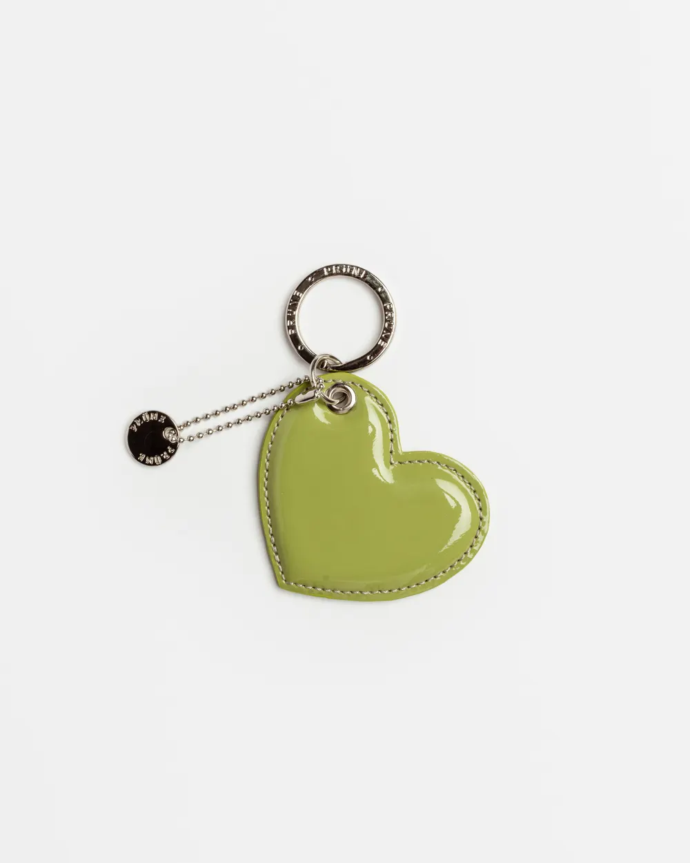 Llavero Heart en cuero charol